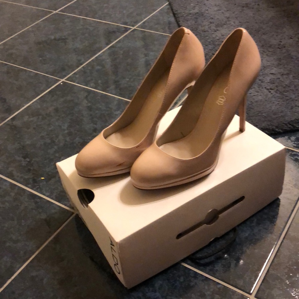 Heels - Picture 2 of 2